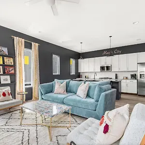 Vibrant Designer House With Roof Deck & Garage Near Dt , Nashville United States